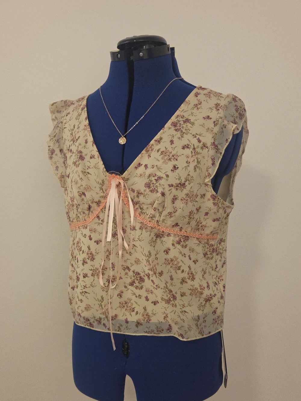 ROMWE Cream Floral V-Neck Tie-Front Camisole with Peach Trim
